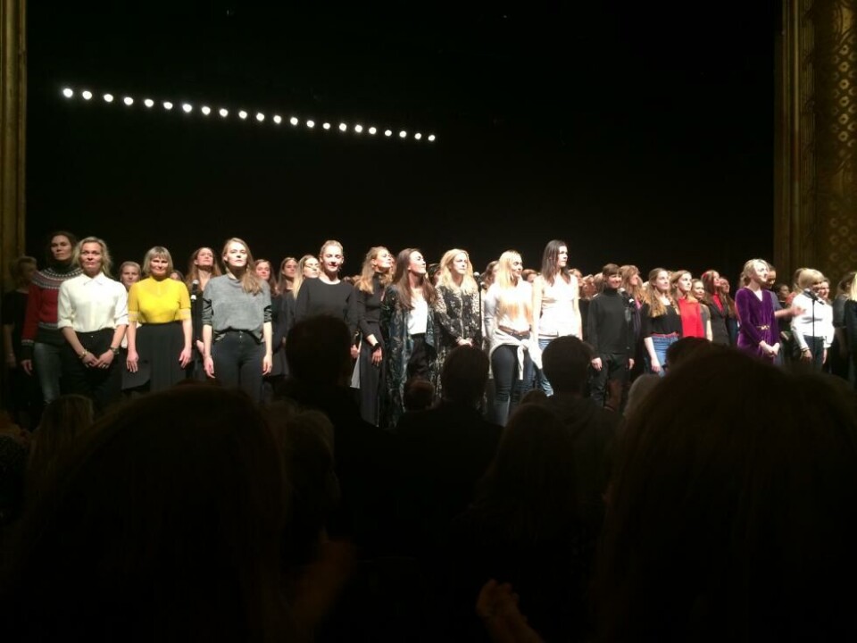Markering av kampanjen #stilleforopptak, Nationaltheatret 10. desember. Foto: Therese Bjørnebeoe