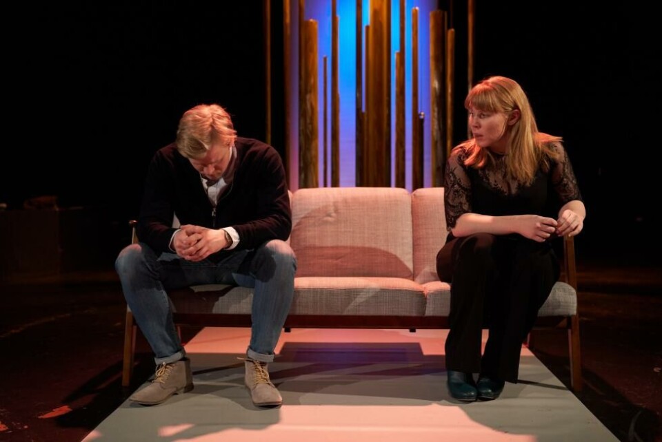 Magnus Rostad og Emilie Hetland i Nære relasjoner. Rogaland teater/ TOU scene Foto: Stog Håvard Dirdal