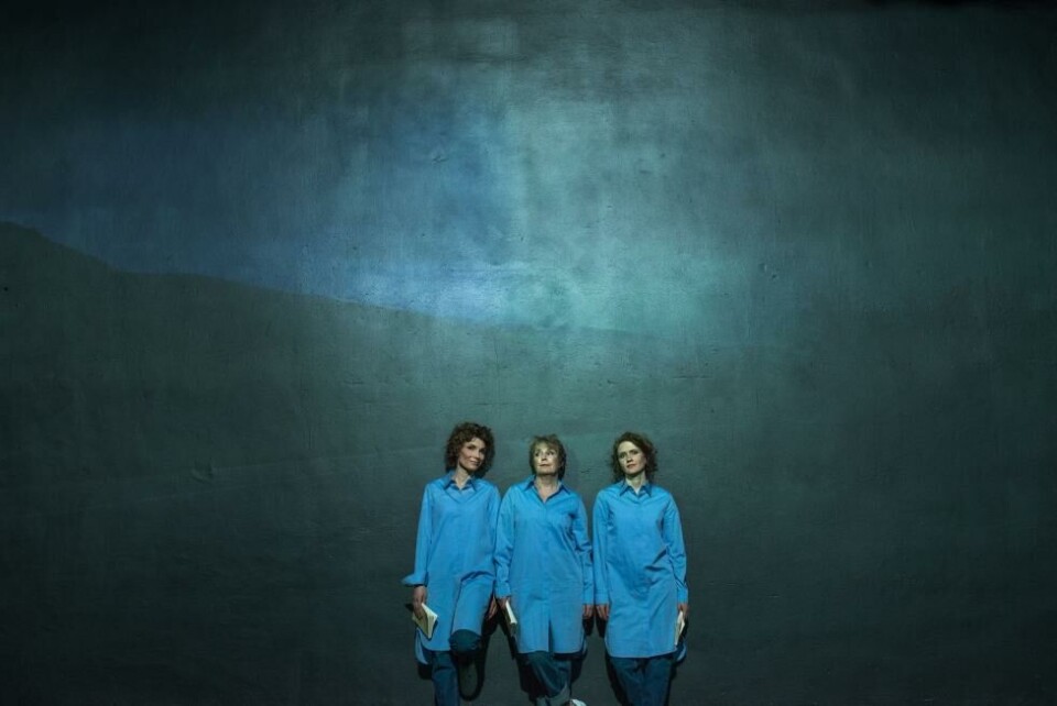 Herborg Kråkevik, Birgitte Victoria Svendsen og Mari Dahl Sæther i «Sommeren uten menn», regi: Victoria H. Meirik. Foto: Erika Hebbert