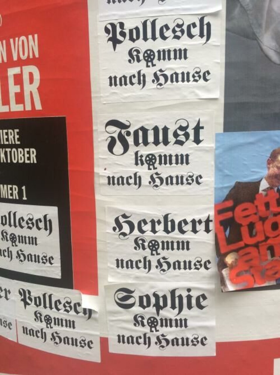 Plakatsøyle ved Haus der berliner Festspiele/ Theatetreffen. Foto: Therese Bjørneboe