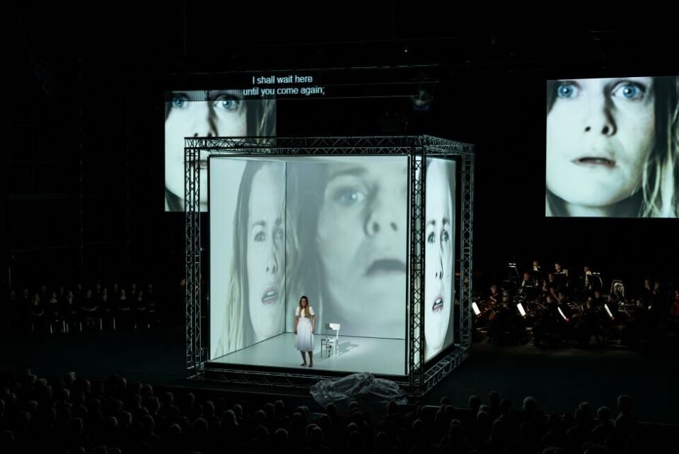 Mari Eriksmoen i «Venter» i regi av Calixto Bieito. Festspillene i Bergen, 2019. Foto: Thor Brødreskift