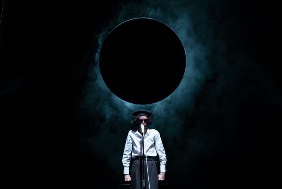 Madame Nielsen i Black Madonna, teater Sort-Hvid