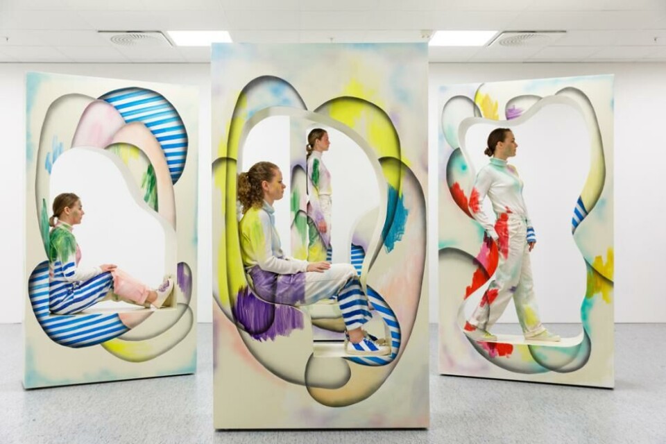 Fra prøvene på L Longed for it, av koreograf Therese Markhus og billedkunstner Ingrid Toogood. Stavanger kunstmuseum 2019. Foto: Oddbjørn Erland Aarstad