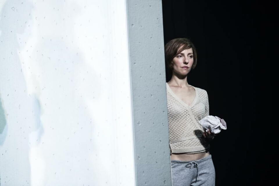 Katharina Schüttler som Hedda Gabler, i Thomas Ostereier iscenesettelse, Schaubühne 2005. Foto: Gianmarco Bresadola