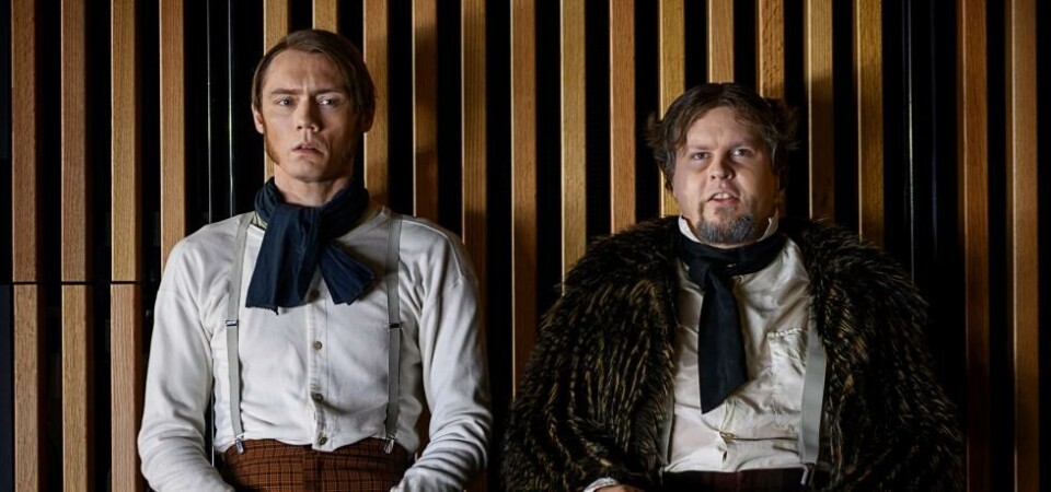 Lars Melsæter Rydjord (som Bartleby) og Olav Waastad (som advokaten) i «Bartleby» av Herman Melville. Regi: Jonas Corell Petersen. Foto: Teatret Vårt