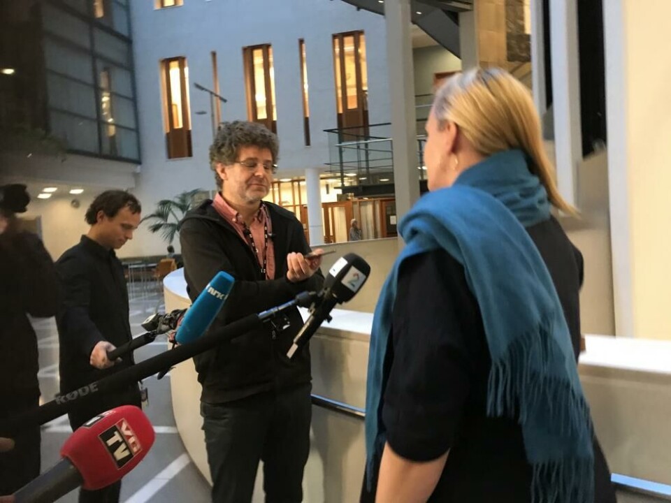 Pia Maria Roll møter pressen i Oslo tinghus, onsdag 13. oktober. Foto: Therese Bjørneboe