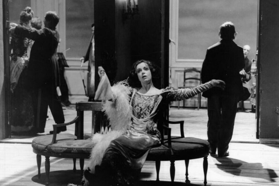 Jutta Lampe i Der Kirschgarten, regi: Peter Stein, Schaubühne 1989. Foto: Ludwig Binder