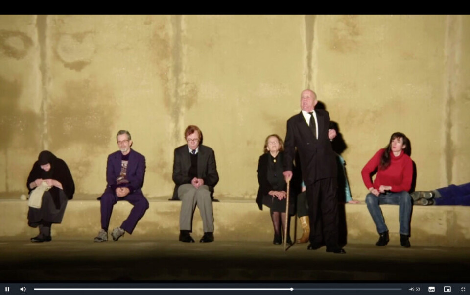 Ensembleti Onkel Vanja, regi. Jürgen Gosch. Deutsches Theater 2008. Skjermdump.