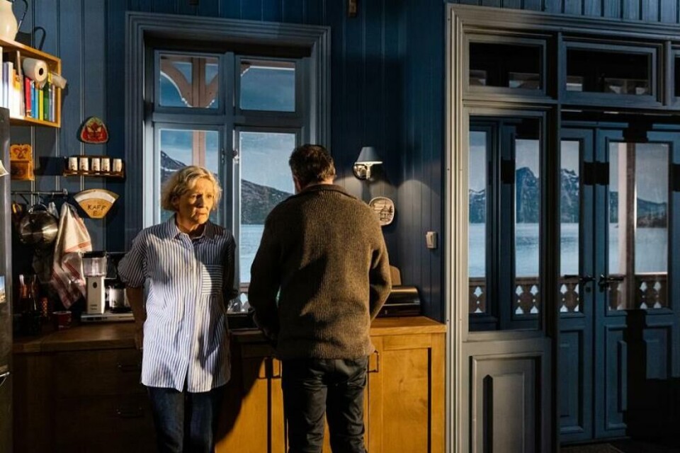Guri Johnson og Kristian Figenschow i Når det storme som verst. Hålogaland teater 2021. Foto: Marius Fiskum