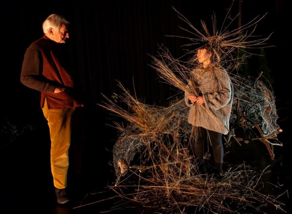 Ketil Lund og Sara baban i Ways of Seeing. Black Box teater 2018. Foto: