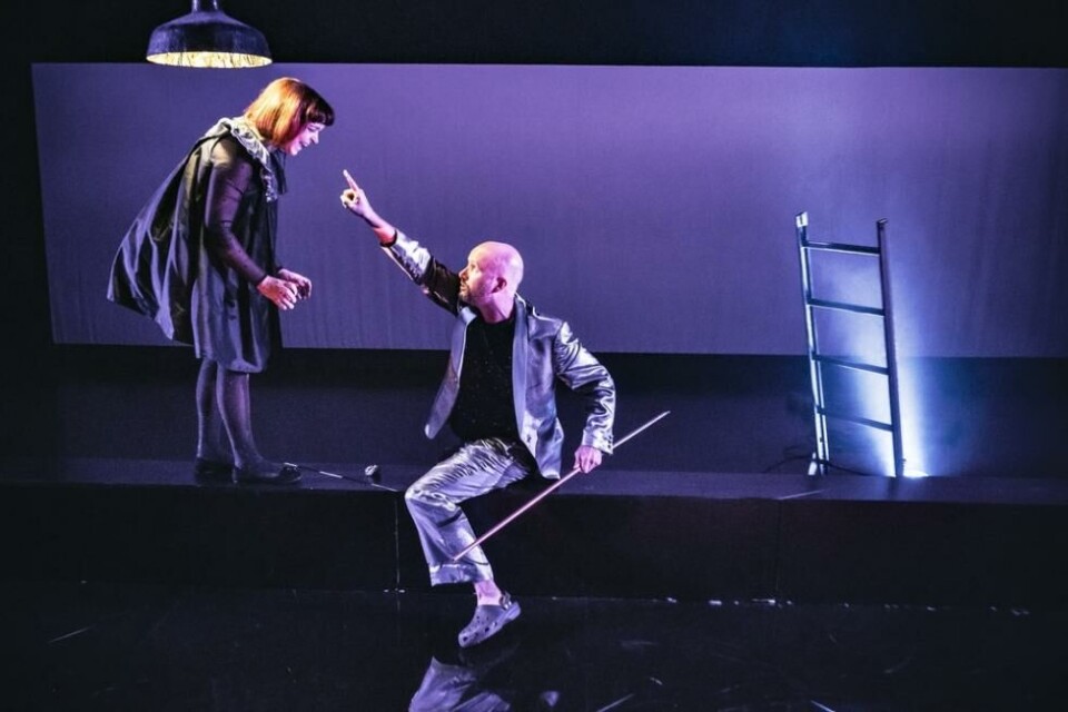 Silje Lundblad og Hallvard Holmen i «Den umoglege valmuehagen». Regi: peer Perez Øian. Det Norske Teatret 2021. Foto: Dag Jenssen