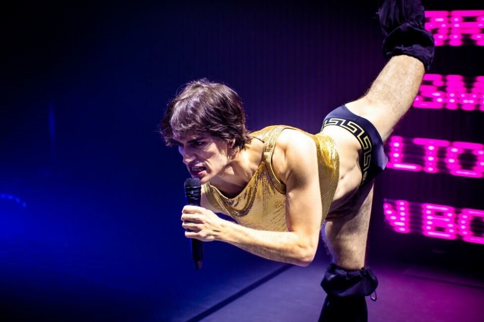 Jonas Øren in «Hybris: Choreographing Whiteness». Dansens Hus 2021. Photo: Christian Tandberg/ Dansens Hus