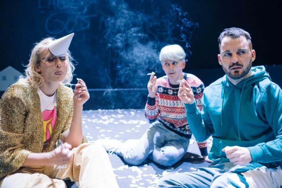 Ida Cecilie Klem, Vetle Bergan og Kenneth Homstad i Alt jeg ikke husker, regi: Maren Bjørseth. Trøndelag Teater. Foto: Johannes Laukeland Fester Sunde