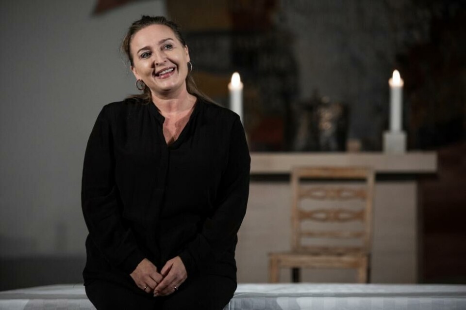 Ragnhild Gudbrandsen i «Babettes gjestebud» i Olsvik kirke. Hordaland Teater 2018. Foto: Andreas Roksvåg