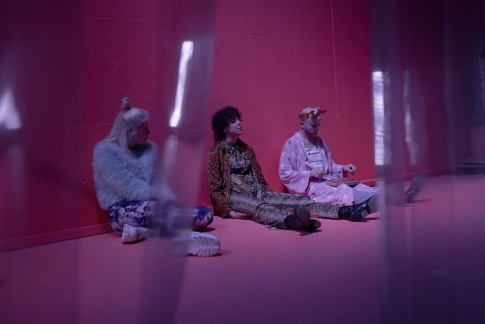 Ingrid Giæver, Ragnhild Tysse og Svein Soleness i «4:48 Psykose» av Sarah Kane. Regi: Eline Arbo. Foto: Stig H. Dirdal, Rogaland Teater