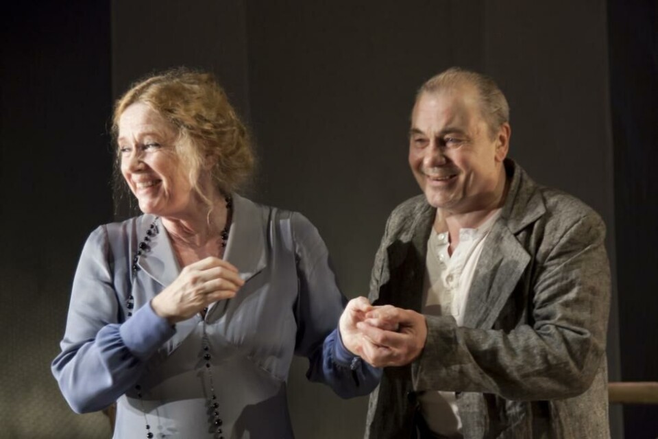 Liv Ullmann og Bjørn Sundquist i Lang dags ferd mot natt. Regi: Stein Winge. Riksteatret 2010. Foto: Erik Berg