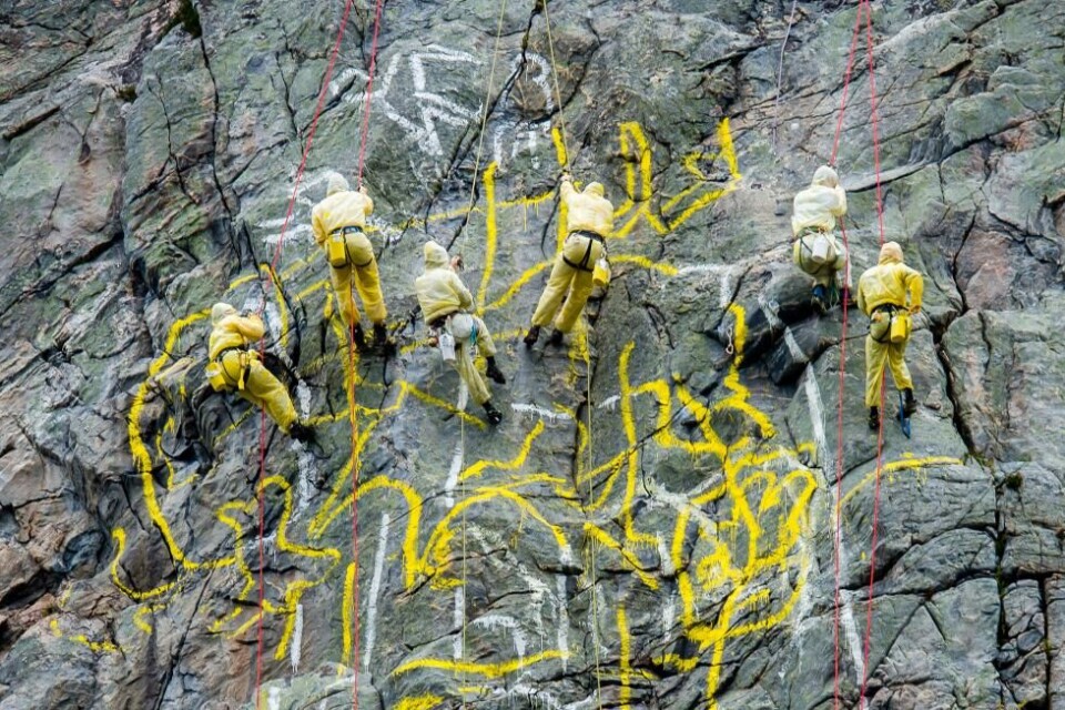 Klatreskulptur under Noder om stein og andre sosiale landskap (2017), Valderøy. Foto: Marius Siemensen
