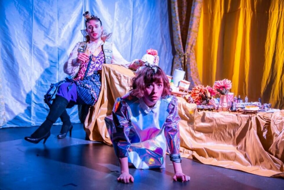 «Fyrsten - et teselskap om demokratiets forfall» på Rosendal Teater. Regi: Lene Helland Rønningen. Foto: Hanna Fauske.