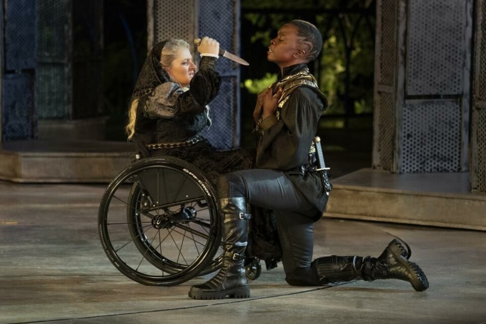 Ali. Stroker (Lady Anne) og Danai Guria (Richard) i Richard III. Public theatre/ Shakespeare in the Park 2022. Foto: Joan Marcus