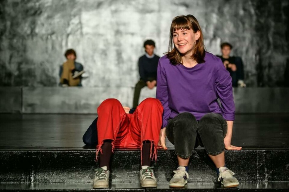 Fra «Til Ungdommen» av Linn Skåber. Centralteatret 2020. Foto: Lars Opstad