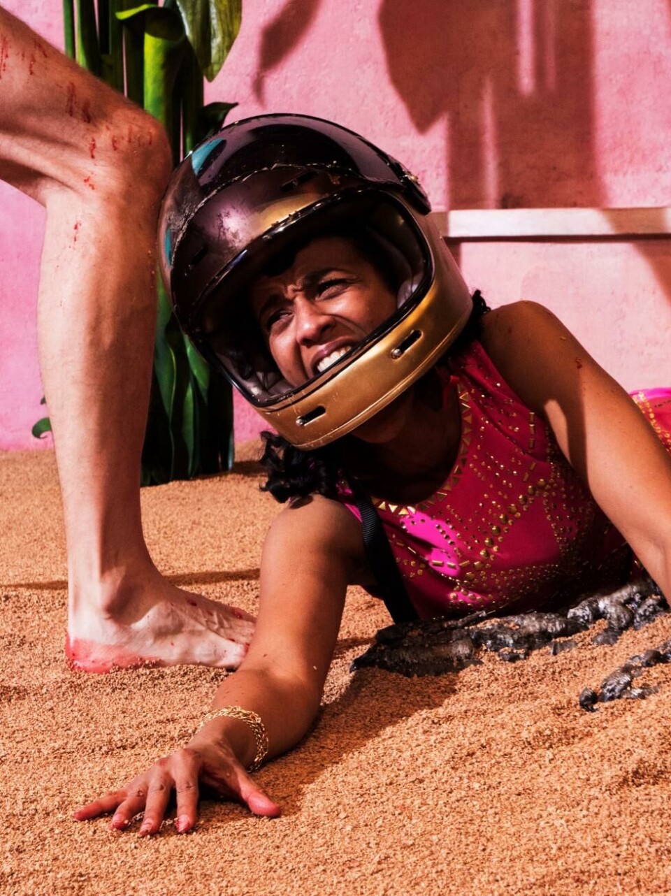 Selome Emnutu (Armani) i «Licht und Liebe» av Susie Wang. Kilden Teater 2020. Foto