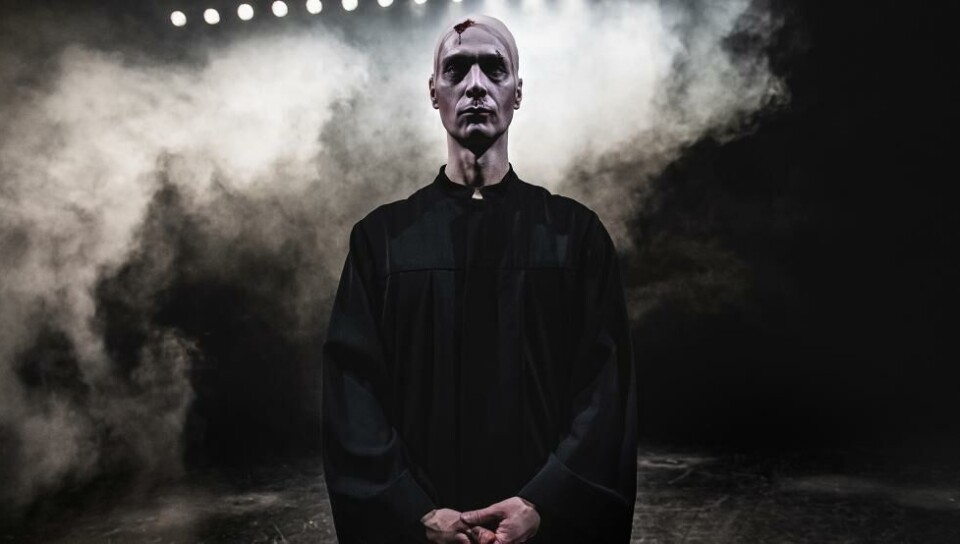 Ola Furuseth som Adam i «Den knuste krukka». Regi: Johannes Holmen Dahl. Foto: Dag Jenssen