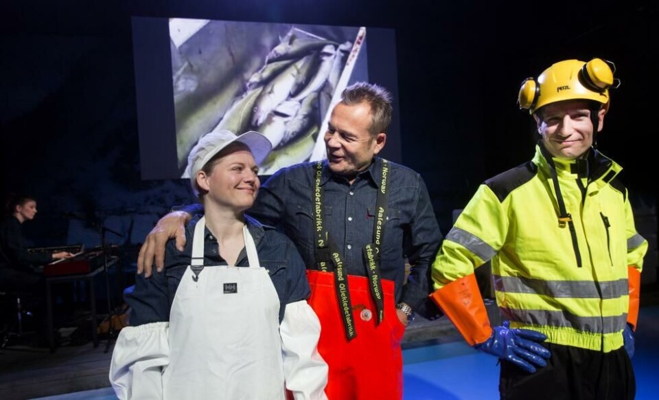 Trude Øines, Ketil Høegh og Jørn Fuller-Gee i «Blå åker». Regi: Egill Palsson. Hålogaland Teater 2019. Foto: Stig Brøndbo