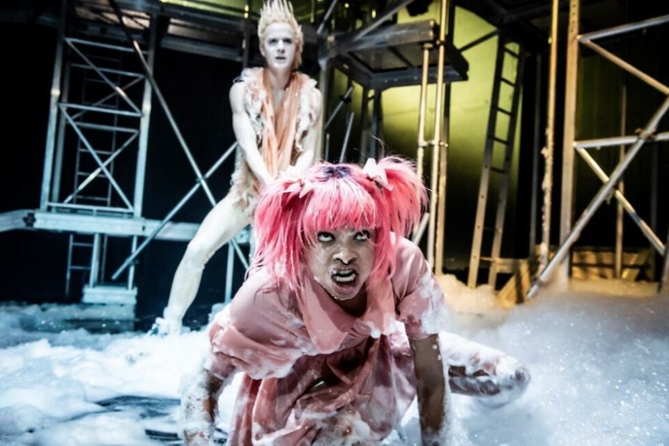 Peer Gynt, i regi av Eline Arbo. Hålogaland Teater 2019. Foto: Gisle Bjørneby