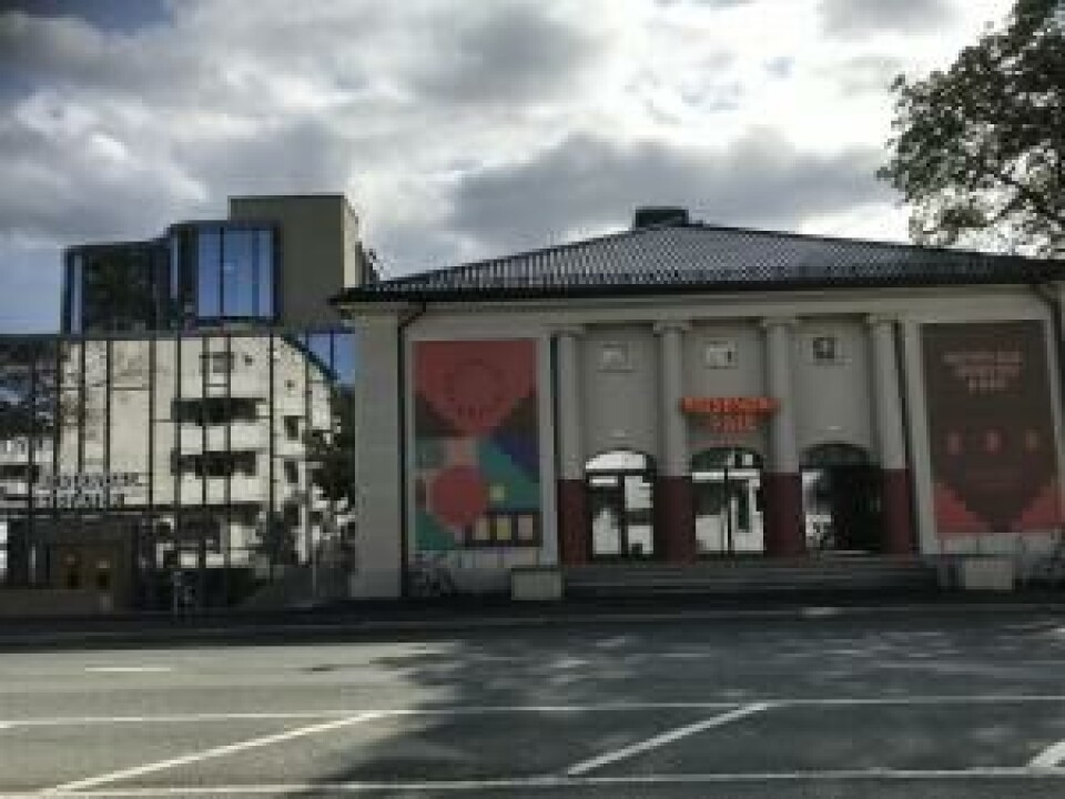 Gamle Rosendal kino (1921) og tilbygg (t.v.). Foto: T. Bjørneboe