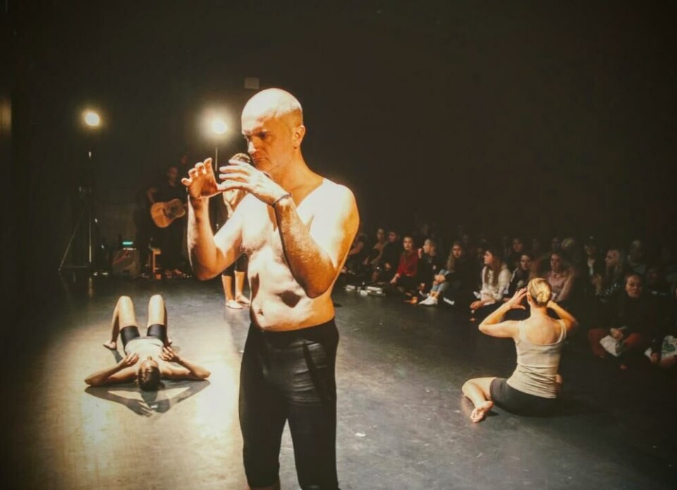 About Shadows av Stars Well Company. Foto: The Community Performance Network