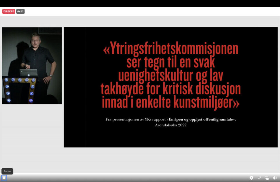 Morten Traavik innleder til panelsamtale med Shabana Rehman og Are Søberg i Kristiansand bibliotek. Skjermdump.