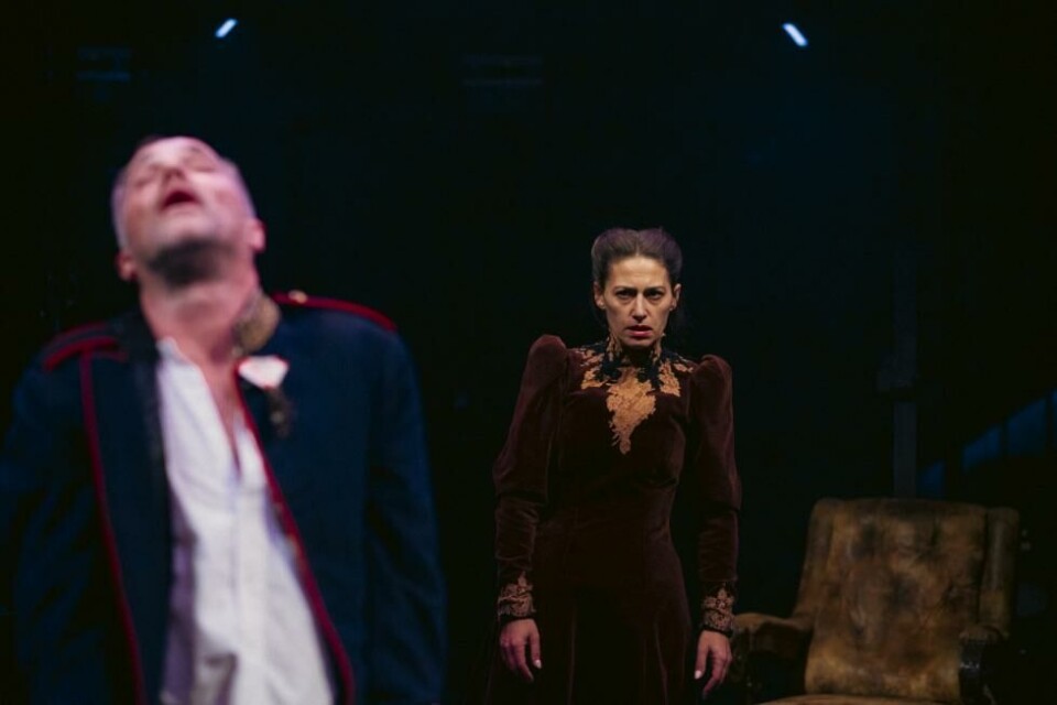 Jon Øigarden og Pia Tjelta i «Dødsdansen», regi: Marit Moum Aune. Nationaltheatret, Torshovteatret 2022. Foto: Erika Hebbert