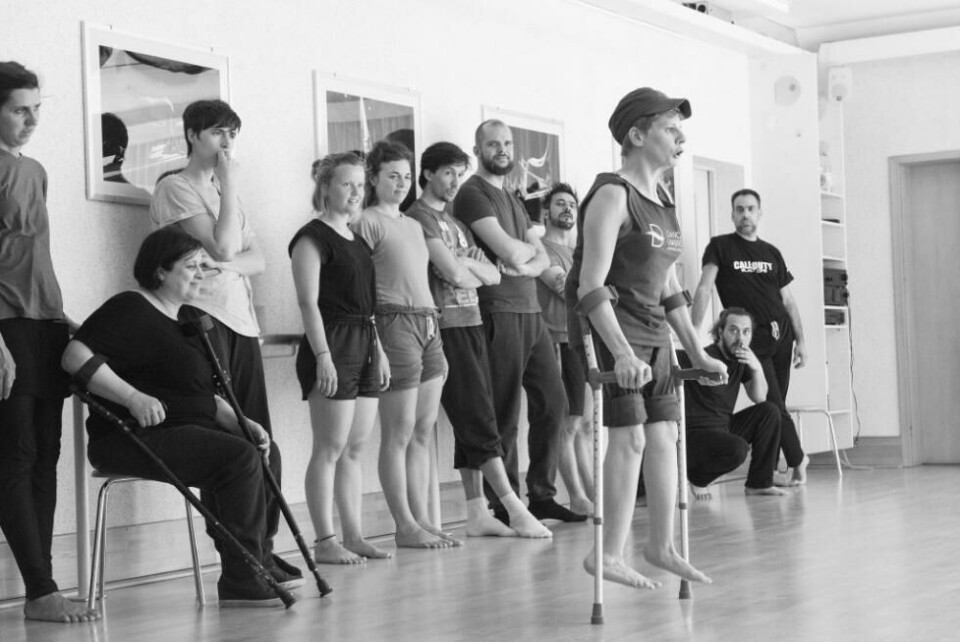 Permission to Speak, av og med Claire Cunningham. Un-Label Performing Arts. Multipliè dansefestival 2023.