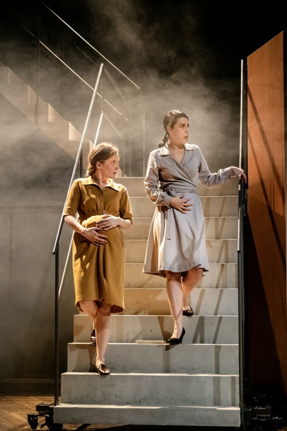 Ruth Vega Fernandez och Maja Rung i Min fantastiska väninna, efter Elena Ferrante, regi: Maria Sid. Kulturhuset Stadsteatern 2019. Foto: Sören Vilks