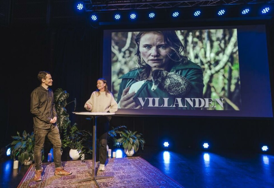 Teatersjef Kristian Lykkeslet Strømskag og skodespelar Kristine Hartgen lanserar teaterhausten 2023. Foto: Teatret Vårt