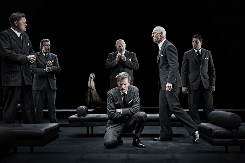 Tom Jensen, Nicolaj Kopernikus, Peter Gilsfort, Peder Holm Johansen, Zaki Nobel. Sittande Mikkel Arndt. Foto: Emilia Therese