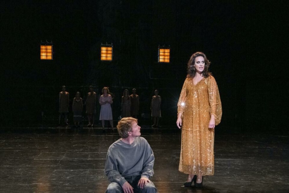 Oddgeir Thune (Orestes) og Ingeborg Raustøl (Athene). Foto: Erik Berg