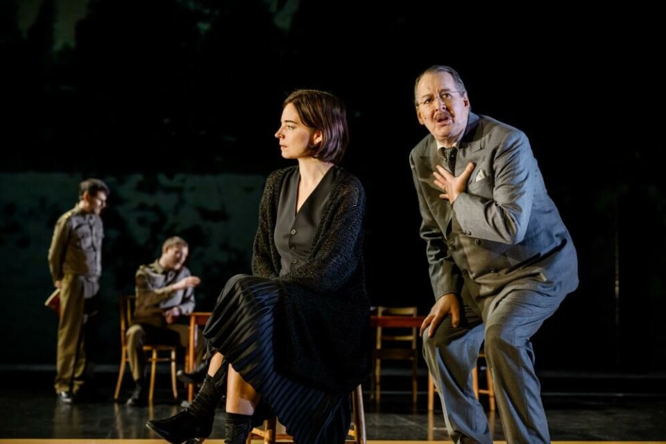 Louise Peterhoff (Masja) Göran Ragnerstam (Kolynin). Foto: Sören Vilks