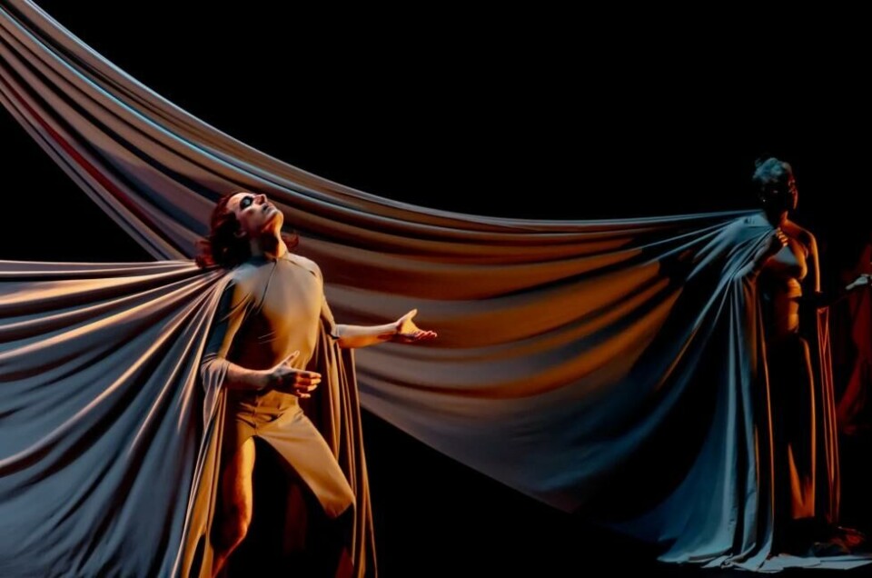 «Kalokagathia», av Jonas Øren. kostymer og scenografi: Anne Karine Thorbjørnsen. Dansens Hus 20024. Foto: Tale Hendnes