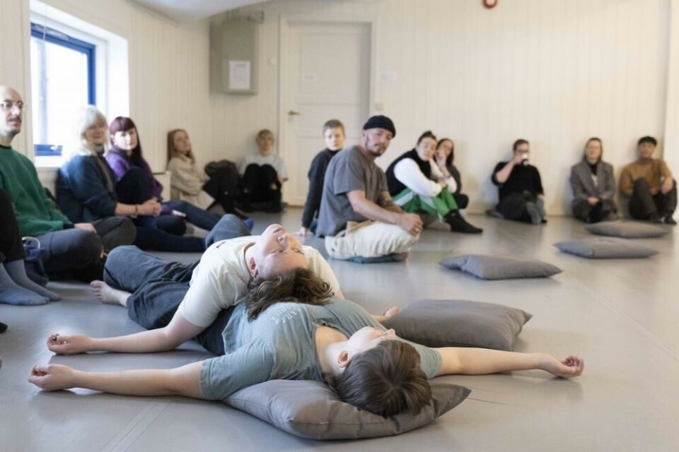 Synne Erichsen and Venla Niitemaa in ICE WET during the studio sharing at Bergen Dansesenter. Photo Thor Brødreskift
