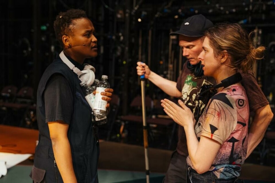 Makena (Jae Nyamburah), Ragnar (Oddgeir Thune) og Anna (Thea Lambrechts Vaulen). Foto: Monica Tormassy