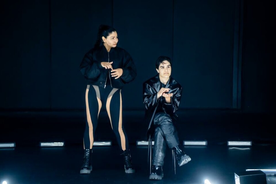 Beri Gerwise og Bahareh Razekh, i Brev til Europa av Athena Farrokhzad. Foto: Synne Sofi Bønes