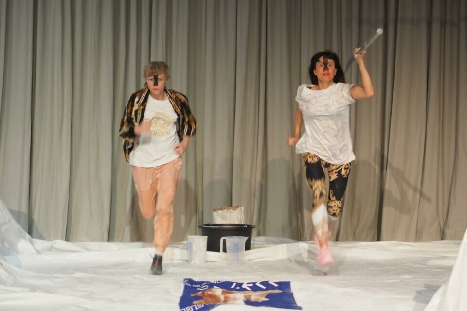 «Cry Me A River – the quest for the source» by Karen Røise Kielland (left) and Katja Dreyer (right). Black Box teater 2019. Photo: Knut Bry