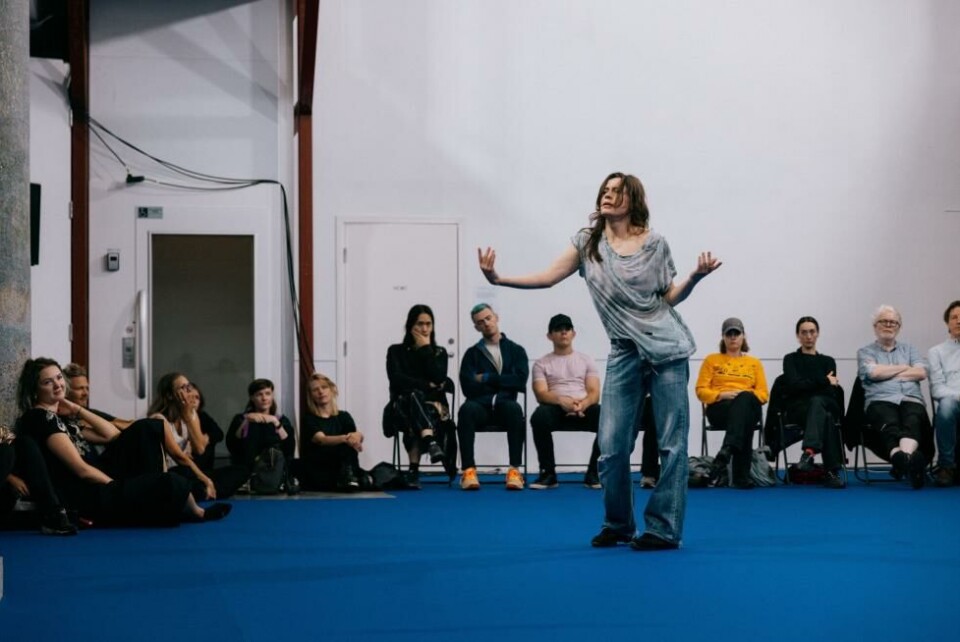 Ewa Dziarnowska under festivalen MIND EATER. Unge Kunstneres Samfund (UKS) 2024. Foto: Mayra Wallraff