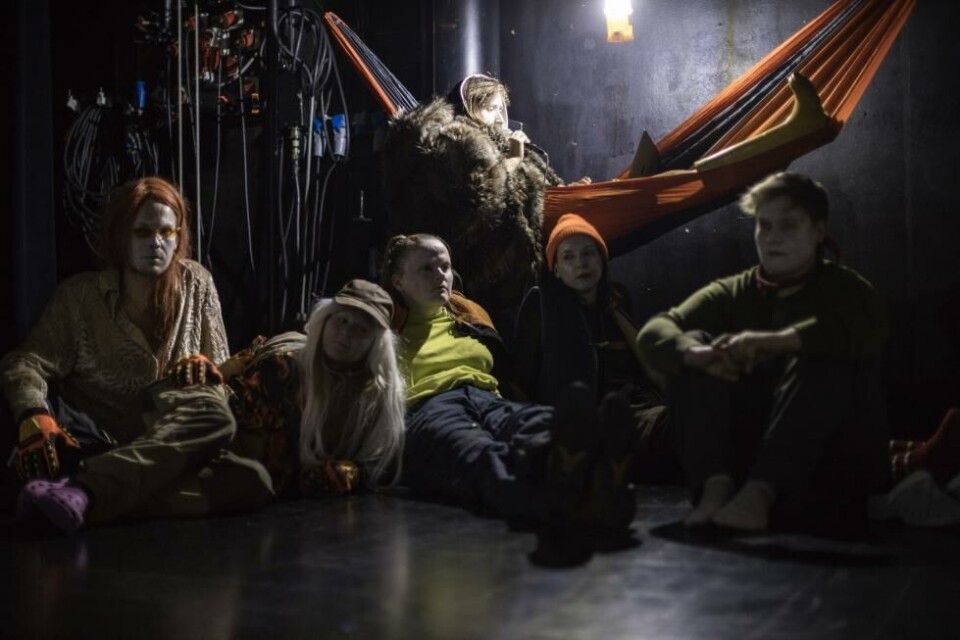 Nikulpmyrene, av och med Ingeleiv Berstad, Kristin Ryg Helgebostad, Lisa Lie och Ida Wigdel. Black Box teater 2019. Foto: Simen Dieserud Thornqvist
