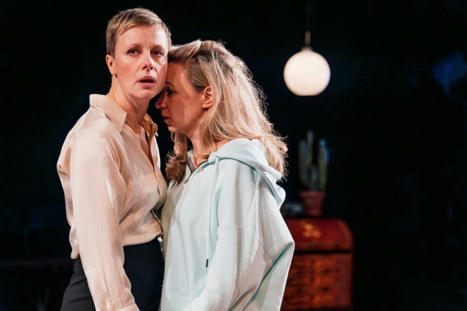 Kirsti Refseth (Astrid) og Marie Blokhus (Klara). Foto: Monica Tormassy