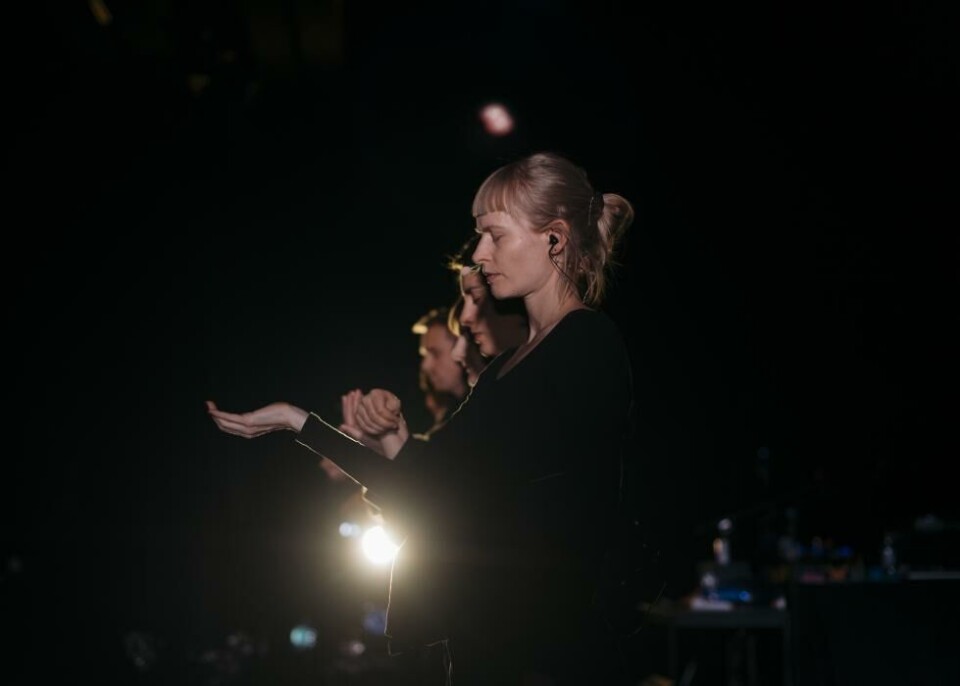 «The Practice of love» i regi av Jenny Hval (foran). Black Box teater/ Ultima 2019. Foto: Ultima