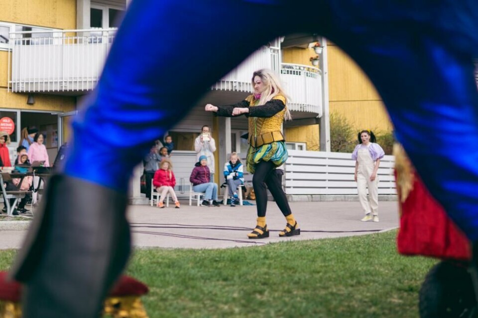 «Det Historiske Slaget om Bakgaarden», av og med Feil Teater. Foto: Lars Halvor Andreassen