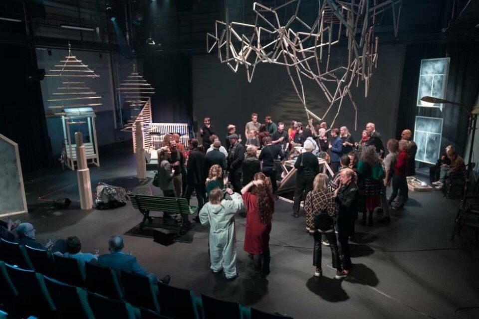 NODES: Naboskap, under kunstnerisk ledelse av Helle Siljeholm. Rosendal Teater 2020. Foto: Istvan Virag