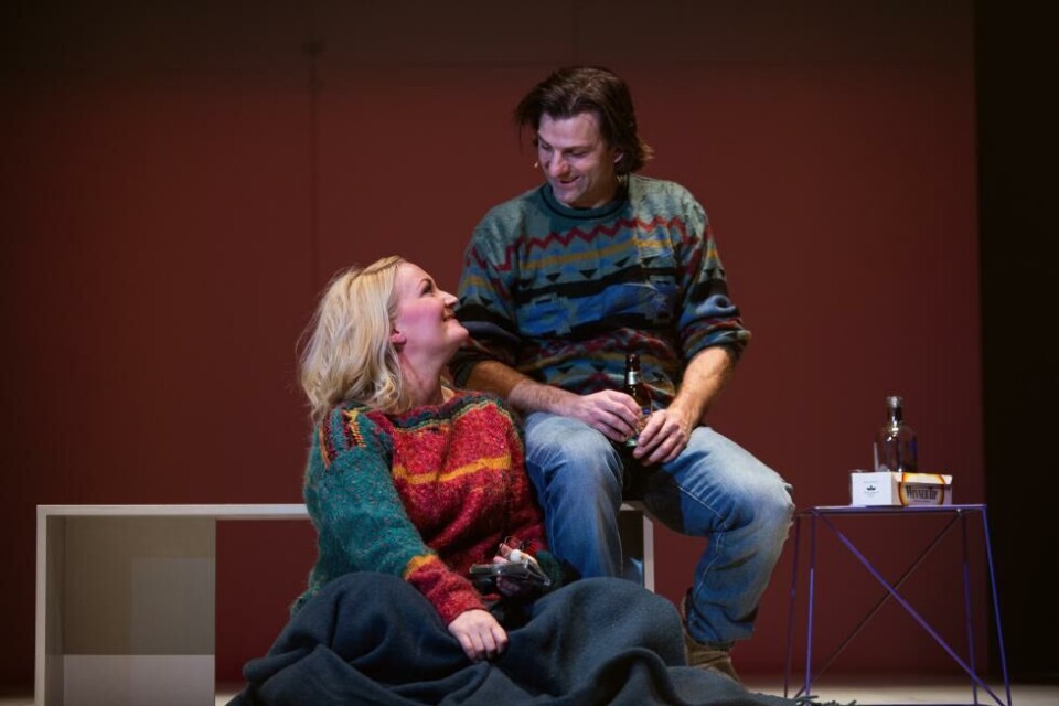 Sigrid Moldestad og Claus Sellevoll i 'Alt for Norge' i i Heim3, tekst: Frode Grytten og Finn Tokvam. Det Vestnorske Teateret 2020. Foto: Andreas Roksvåg